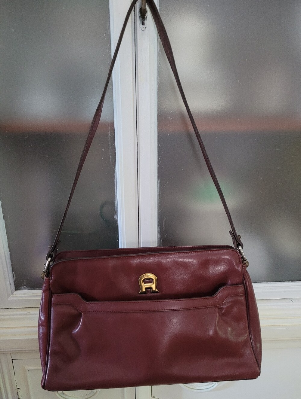 VTG Atienne Aygner Leather Shoulder Bag Purse in Oxblood Wine with Gold Hardware